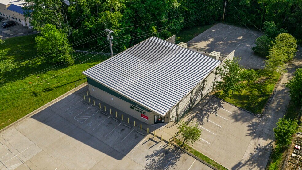 More Photos Of 1435 Fort Campbell Blvd, Clarksville Freestanding For Sale