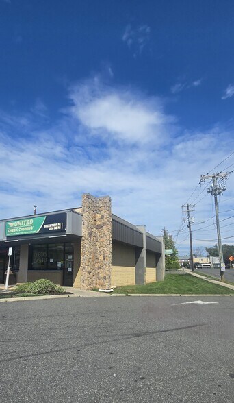 Primary Photo Of 555 E 1st Ave, Roselle General Retail For Sale