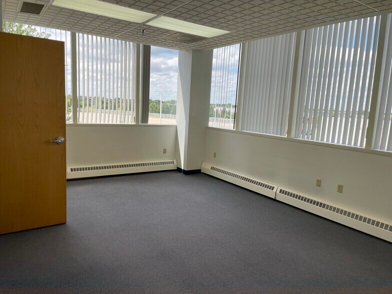 More Photos Of 4050-4100 Healthway Dr, Aurora Medical For Lease