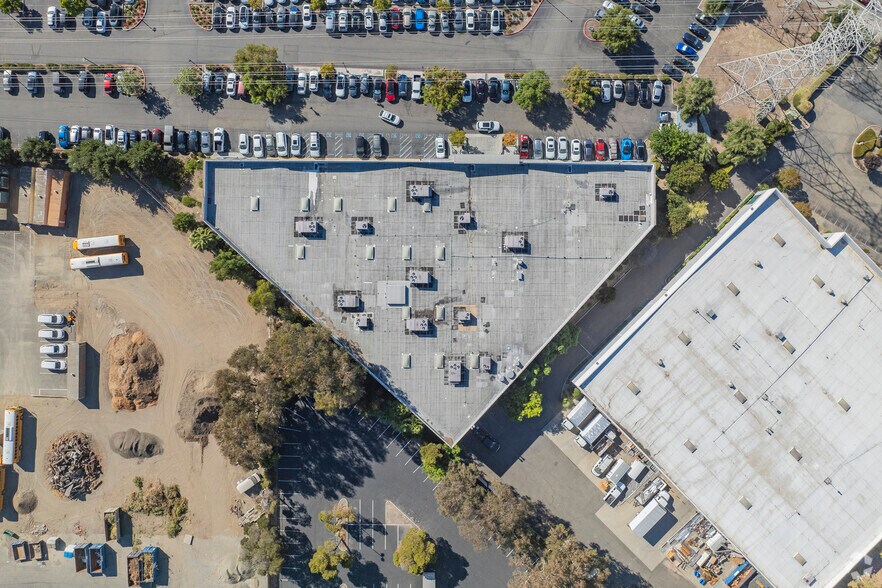 More Photos Of 4500 Auto Mall Pky, Fremont Health Club For Lease