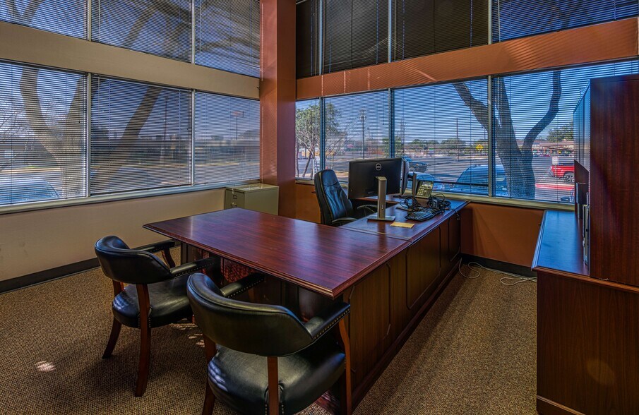 More Photos Of 6100 Bandera Rd, San Antonio Office For Lease