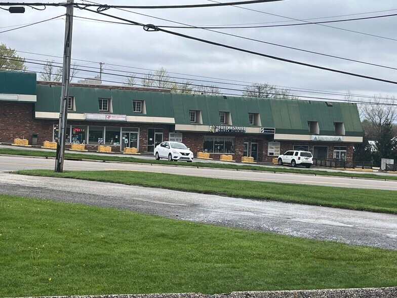 More Photos Of 8221-8237 E Washington St, Chagrin Falls Unknown For Lease