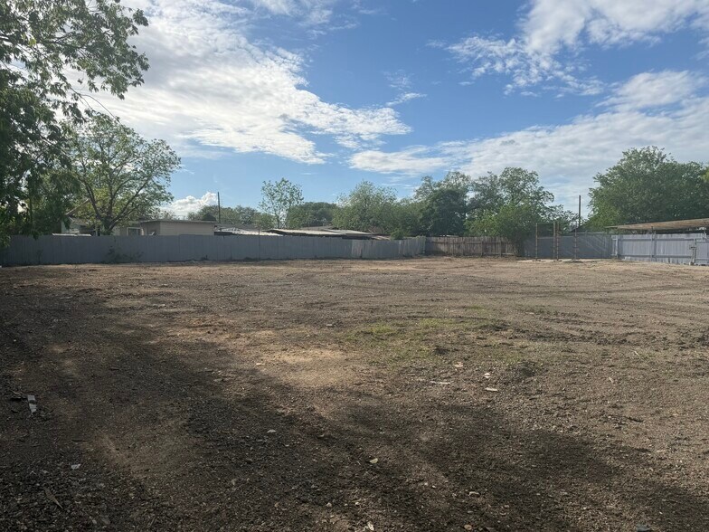 More Photos Of 418 Vine St, San Antonio Office Residential For Sale