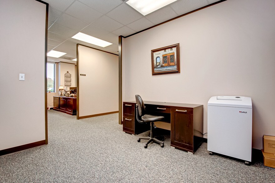 More Photos Of 7102 Glen Chase Ct, Houston Office For Sale