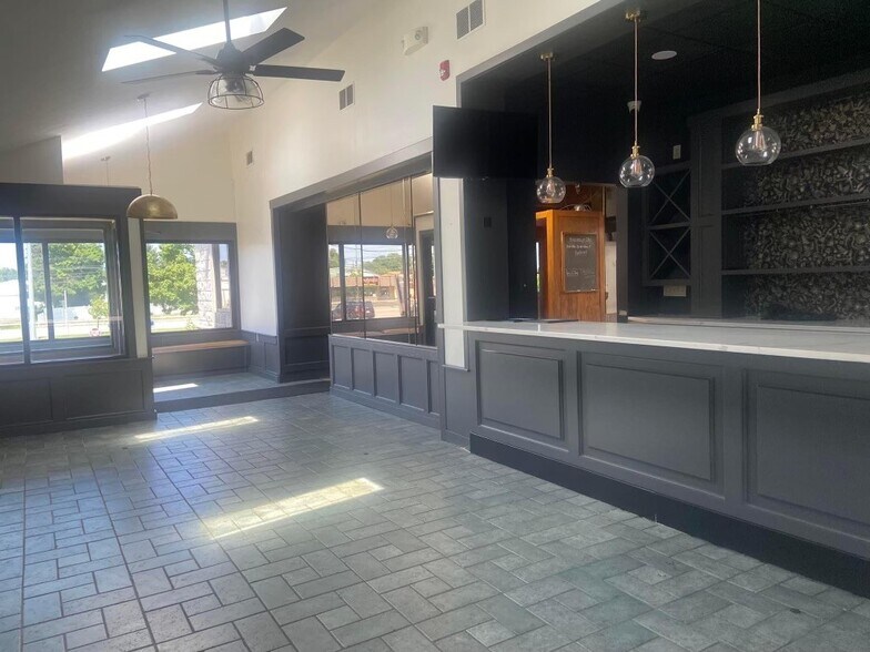 More Photos Of 120 Pixley Rd, Gates General Retail For Sale