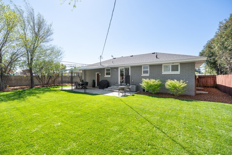More Photos Of 207 Main St, Rexburg Office For Sale