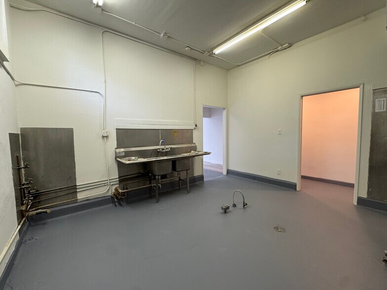 More Photos Of 1551-1555 Clement St, San Francisco Storefront Retail Residential For Lease