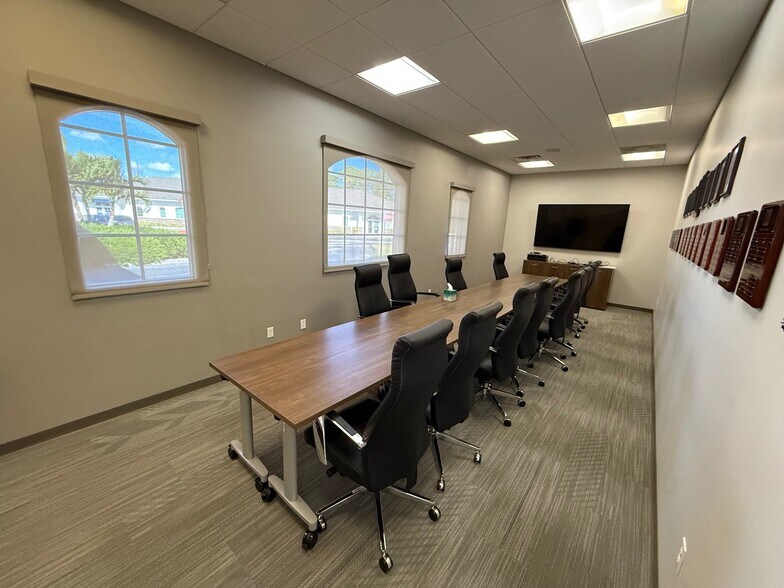 More Photos Of 389 Commerce Pky, Rockledge Medical For Lease