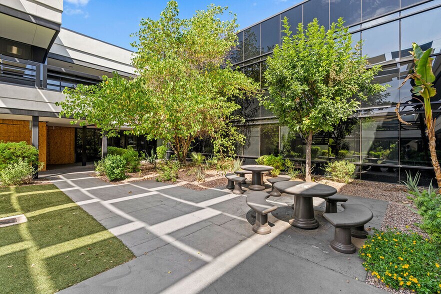 More Photos Of 3333 E Camelback Rd, Phoenix Office For Lease