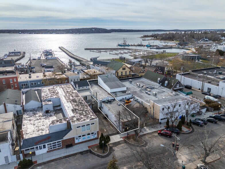 More Photos Of 30-32 Front St, Greenport Storefront Retail Residential For Sale