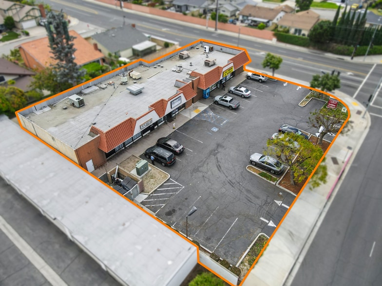 More Photos Of 20942-20948 Bloomfield Ave, Lakewood Storefront For Sale