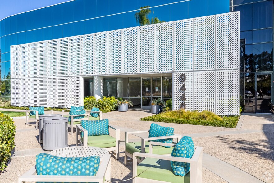 More Photos Of 9440 Carroll Park Dr, San Diego Research And Development For Lease