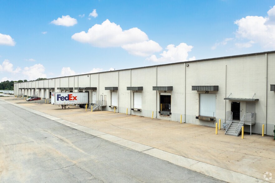 More Photos Of 322 Thornton Rd, Lithia Springs Distribution For Lease