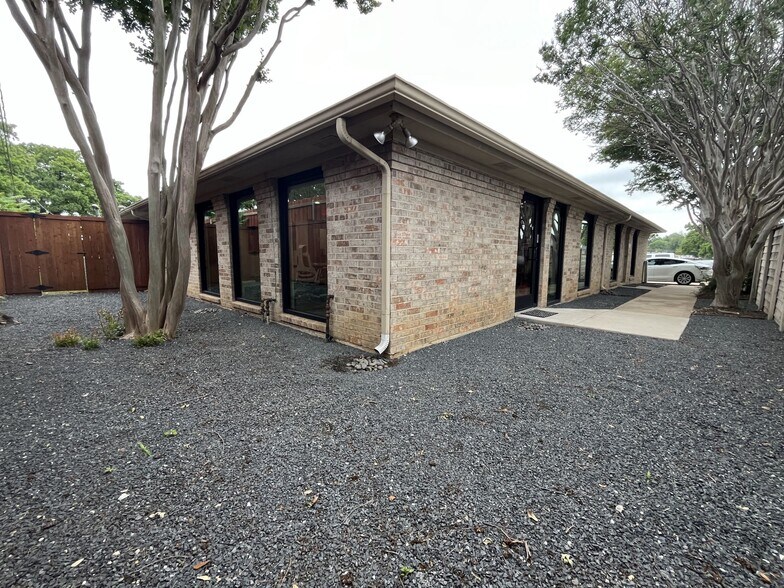 More Photos Of 615 W Harwood Rd, Hurst Medical For Sale