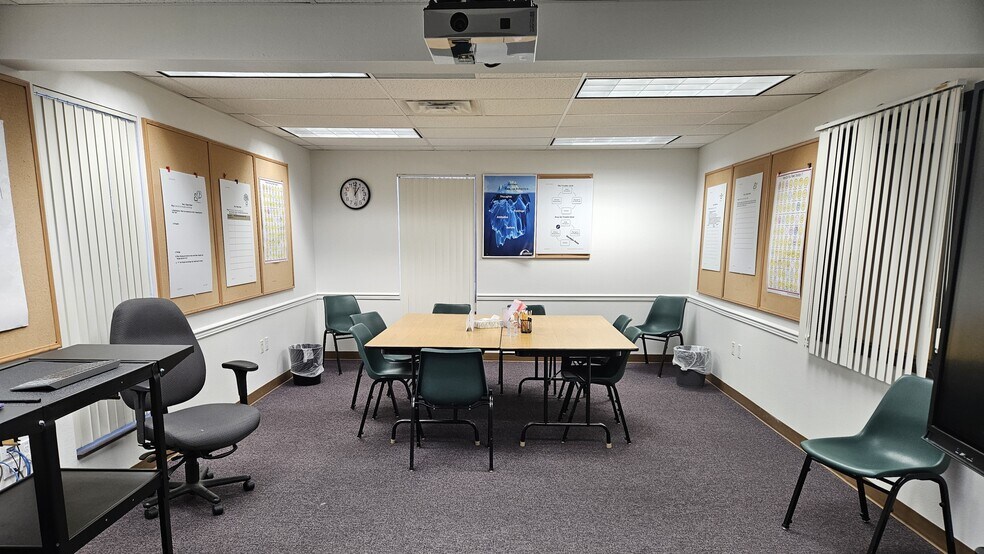 More Photos Of 1953 7th Ave, Longview Office For Sale