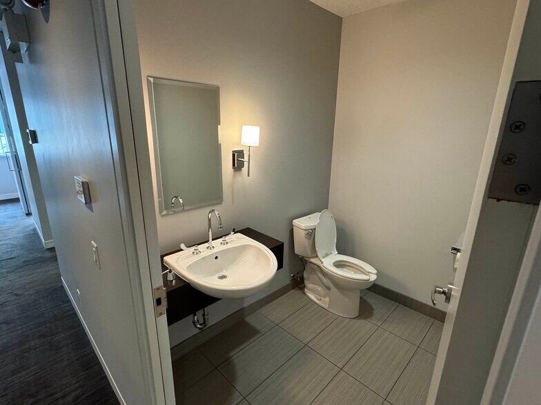 More Photos Of 1537 8th Av W, Vancouver Healthcare For Lease