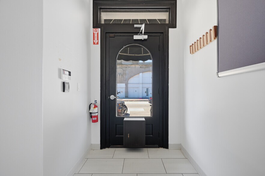 More Photos Of 40-42 Bank St, New London Storefront Retail Office For Lease
