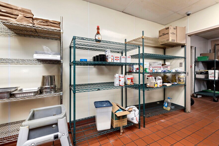 More Photos Of 250 Conicville Rd, Mount Jackson Hotel For Lease