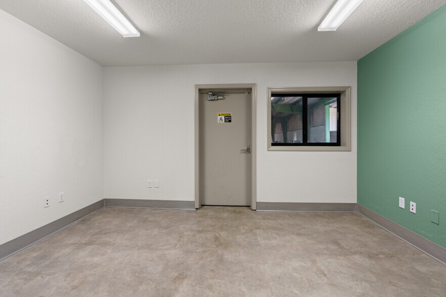 More Photos Of 13595 SE 31st Ave, Summerfield Warehouse For Sale