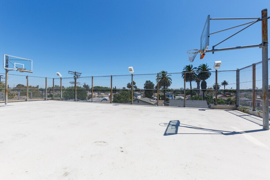 More Photos Of 1512 W Slauson Ave, Los Angeles Schools For Lease