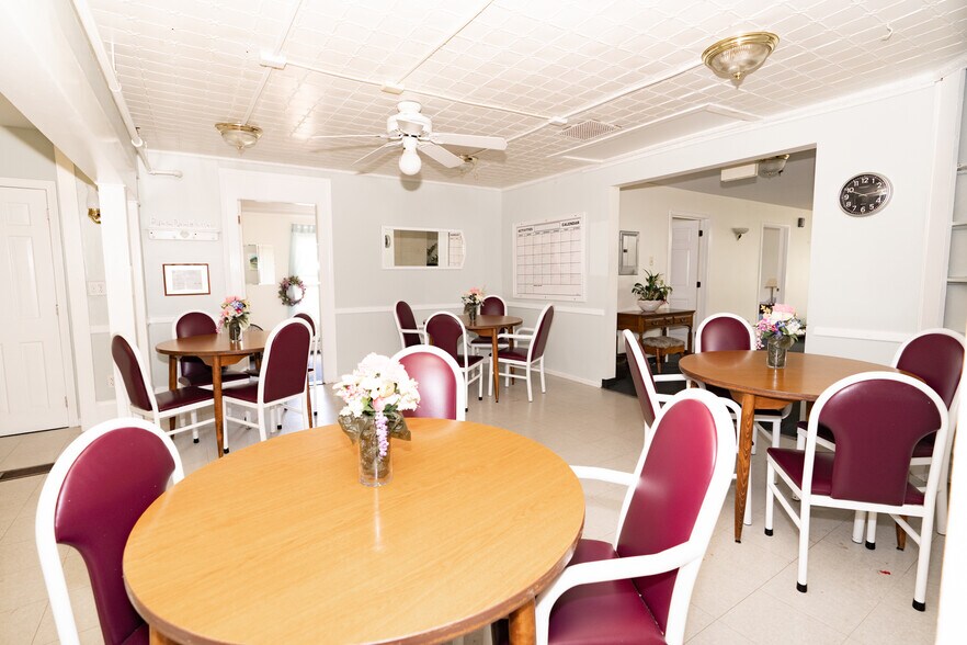 More Photos Of 8 Jennifer Dr, Merrimack Flex For Sale
