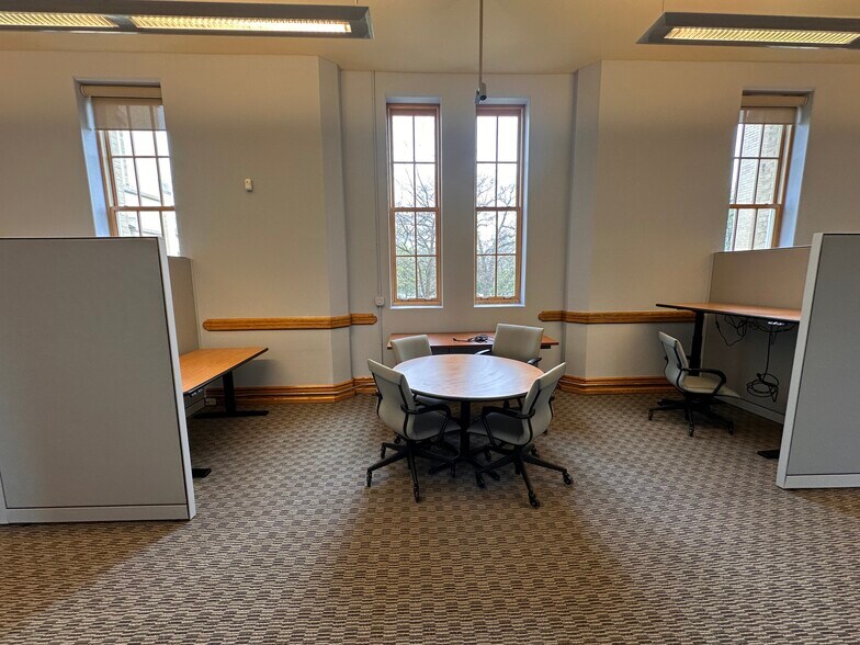 More Photos Of 830 Cottageview Dr, Traverse City Loft Creative Space For Sale