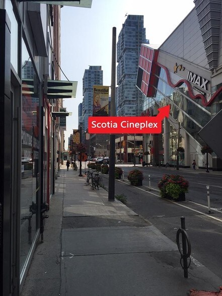 More Photos Of 300-302 Richmond St W, Toronto Storefront Retail Office For Lease