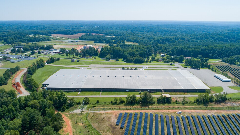 More Photos Of 546 Harvey Faulk Rd, Sanford Warehouse For Lease