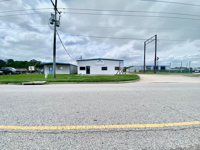 More Photos Of 4770 Washington Blvd, Beaumont Light Distribution For Lease