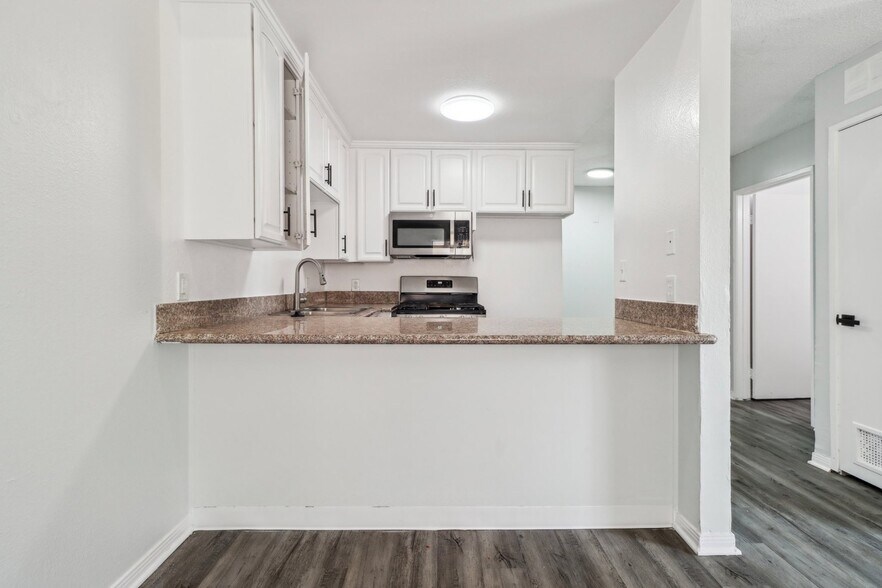 More Photos Of 311 S New Hampshire Ave, Los Angeles Apartments For Sale