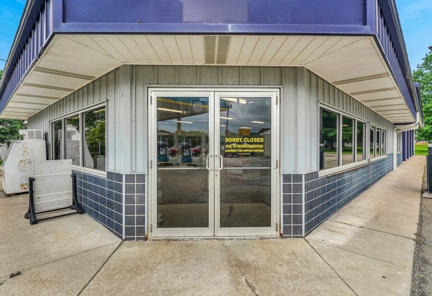 More Photos Of 87 N Main St, Franklinville Service Station For Lease