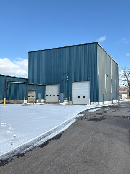 More Photos Of 146 Tower Dr, Middletown Manufacturing For Sale