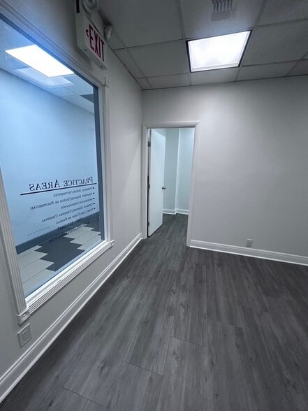 More Photos Of 900 W 49th St, Hialeah Medical For Lease