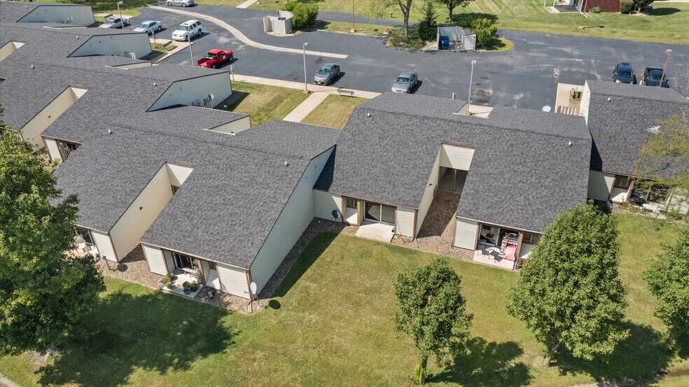 More Photos Of 111 Bannon Dr, Dwight Apartments For Sale