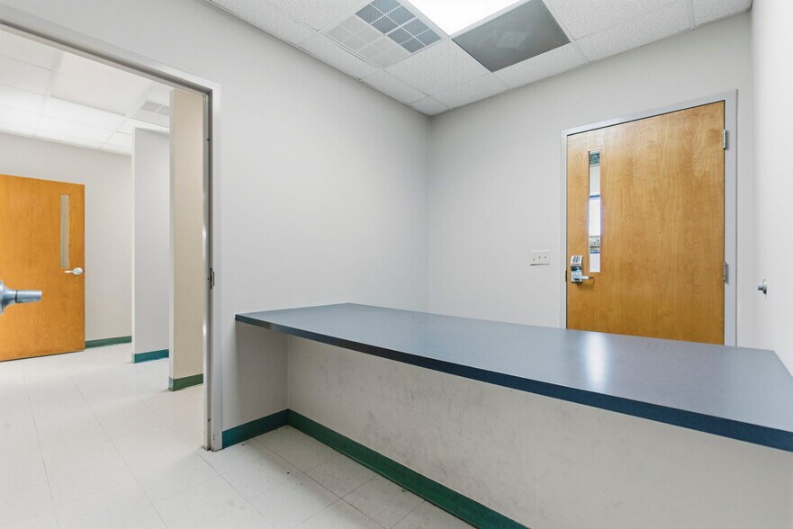 More Photos Of 1612 N Osteopathy, Kirksville Office For Sale