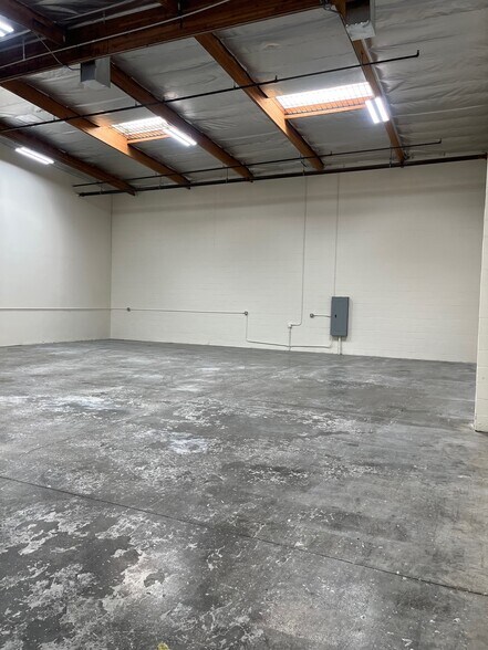 More Photos Of 10932-10938 Schmidt Rd, El Monte Warehouse For Lease