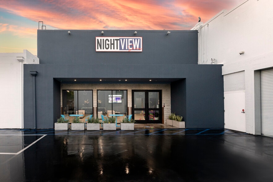 More Photos Of 10824 Burbank Blvd, North Hollywood Warehouse For Lease