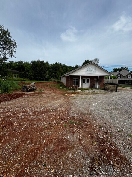 More Photos Of 7589 Winchester Rd, New Market Flex For Sale