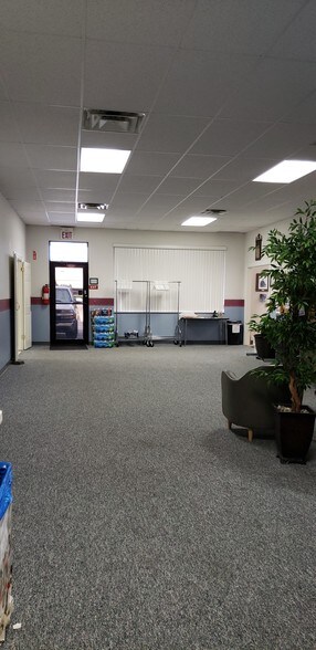 More Photos Of 49532-49540 Gratiot Ave, Chesterfield Freestanding For Lease