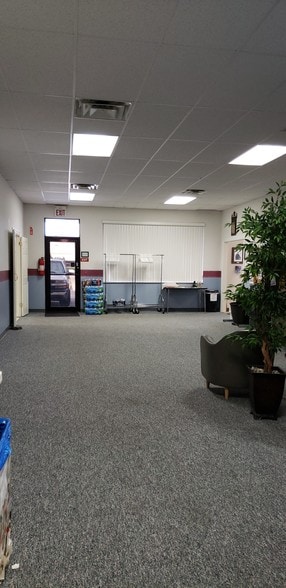 More Photos Of 49532-49540 Gratiot Ave, Chesterfield Freestanding For Lease