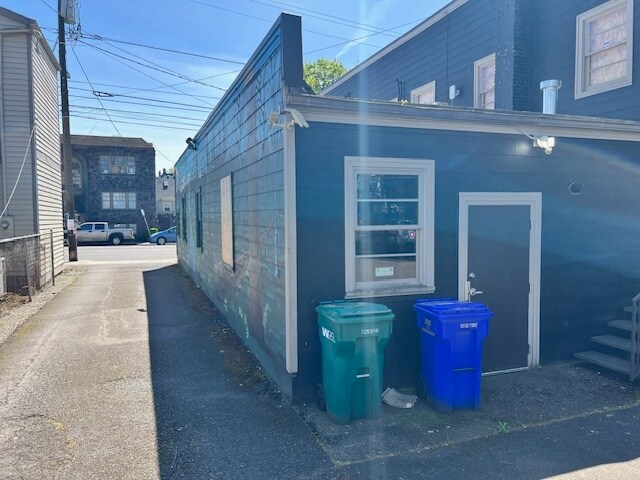 More Photos Of 3321-3327 SE Hawthorne St, Portland Freestanding For Lease