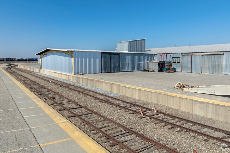 More Photos Of 10210 Idaho Ave, Hanford Industrial For Sale