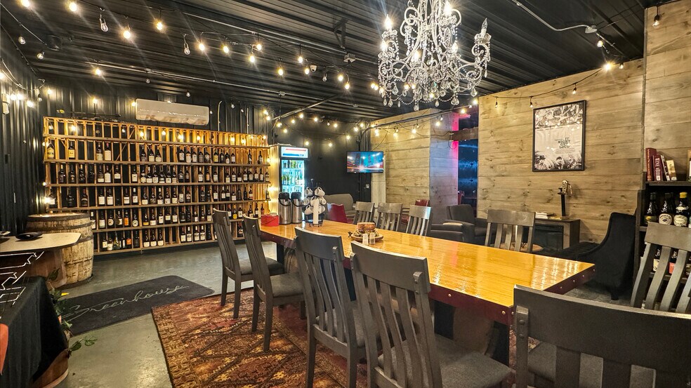 More Photos Of 916 S Mitchell St, Cadillac Restaurant For Sale