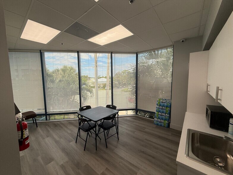 More Photos Of 2100 SE Ocean Blvd, Stuart Medical For Lease