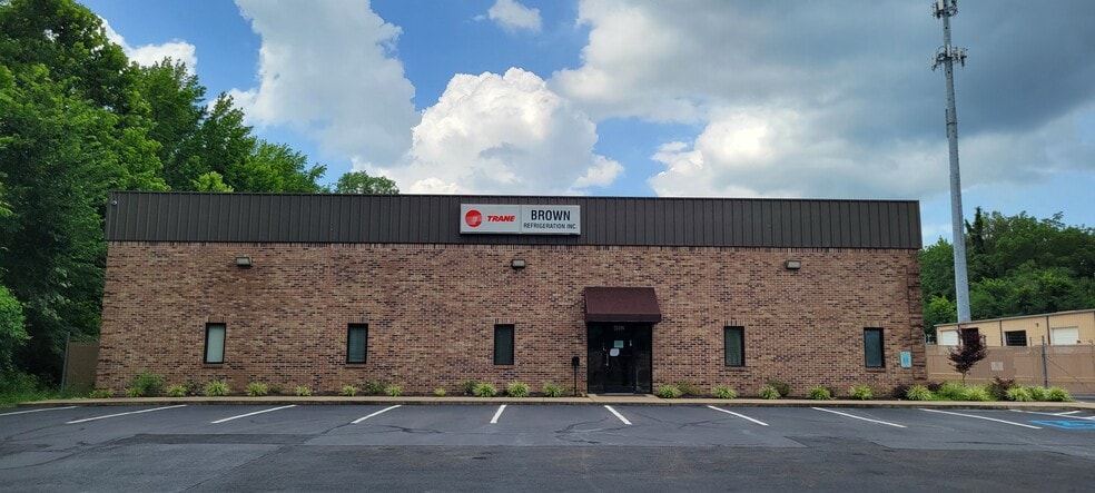 More Photos Of 4882 English Towne Dr, Memphis Warehouse For Lease