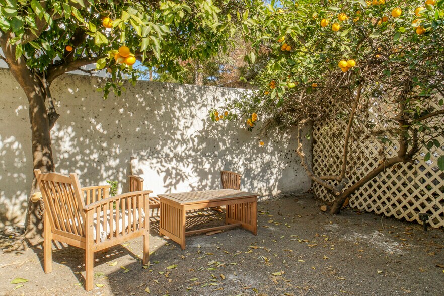 More Photos Of 110-116 S Kings Rd, Los Angeles Apartments For Sale