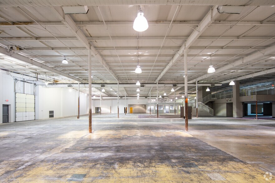 More Photos Of 13850 Manchester Rd, Manchester Freestanding For Lease