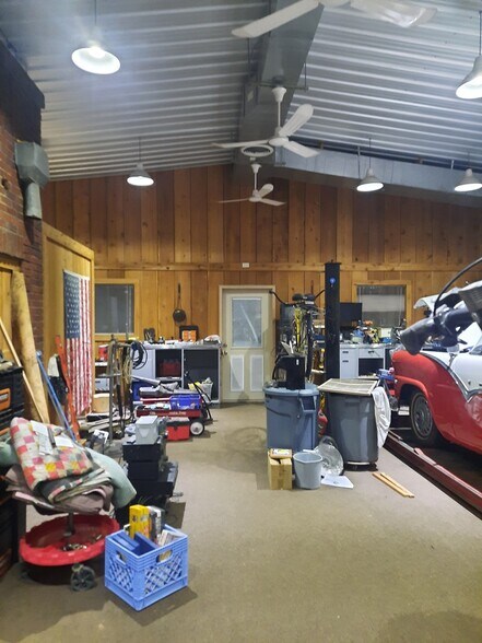 More Photos Of 1124 E Houston Ave, Crockett Freestanding For Sale