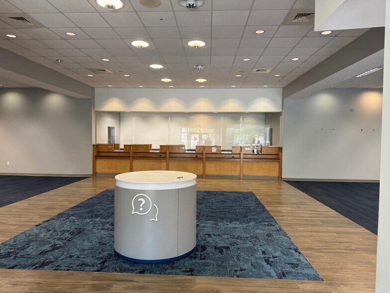 More Photos Of 1855 W Bay Area Blvd, Webster Bank For Lease