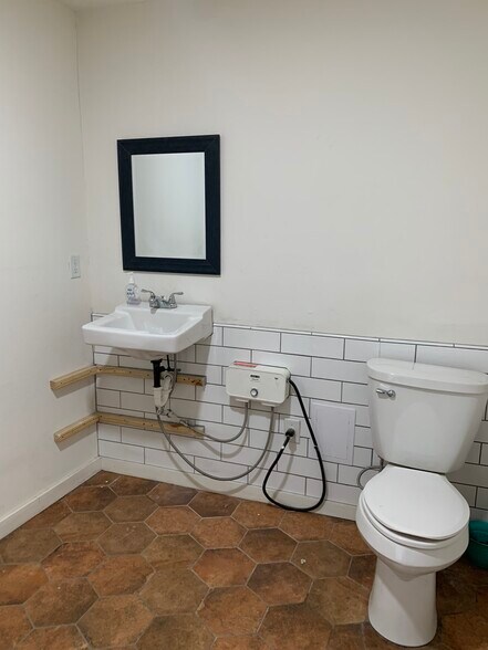More Photos Of 3001 E Highway 199, Springtown Flex For Lease